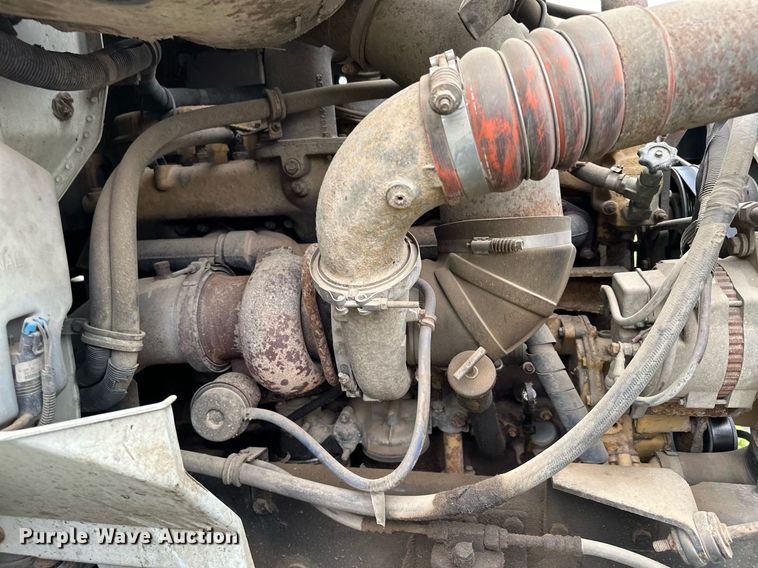 image for item MQ9431 2003 International 9200i  semi truck