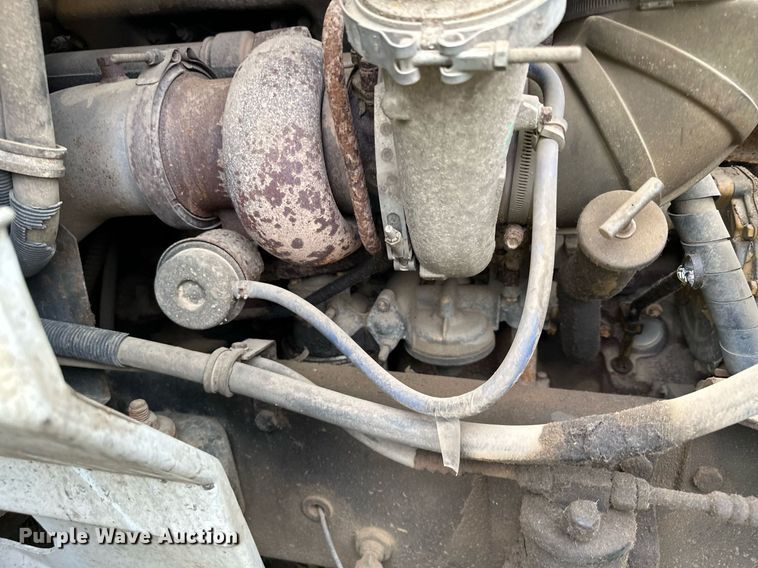 image for item MQ9431 2003 International 9200i  semi truck