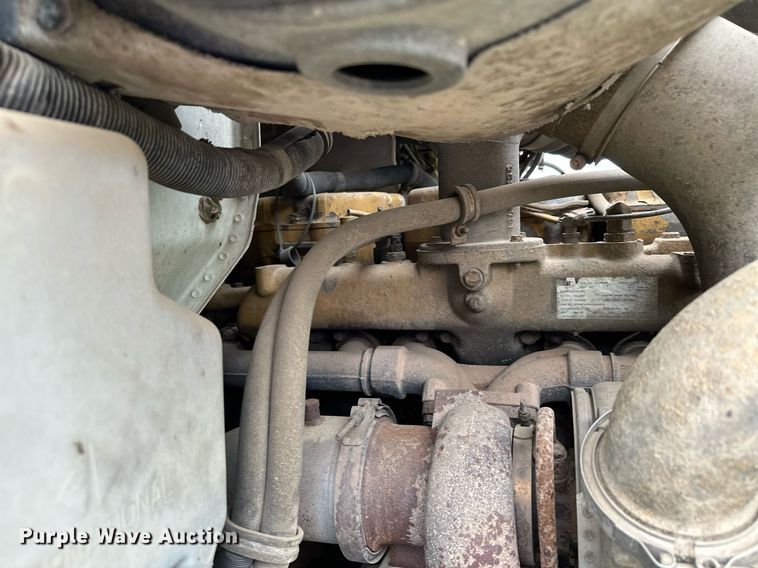 image for item MQ9431 2003 International 9200i  semi truck