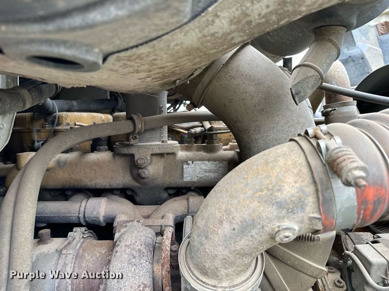 image for item MQ9431 2003 International 9200i  semi truck