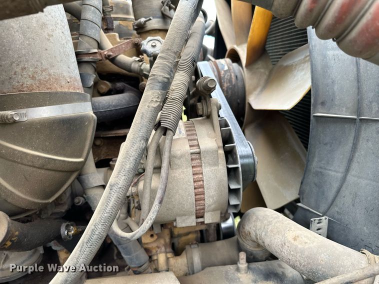 image for item MQ9431 2003 International 9200i  semi truck