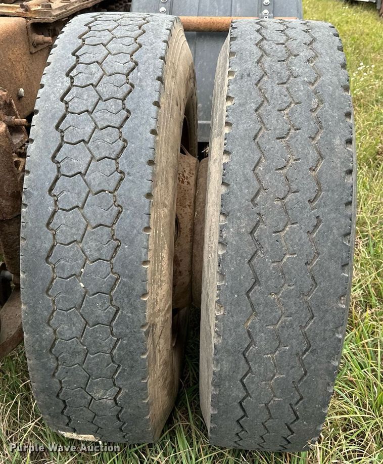 image for item MQ9431 2003 International 9200i  semi truck