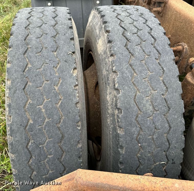 image for item MQ9431 2003 International 9200i  semi truck