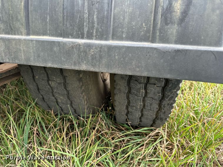 image for item MQ9431 2003 International 9200i  semi truck