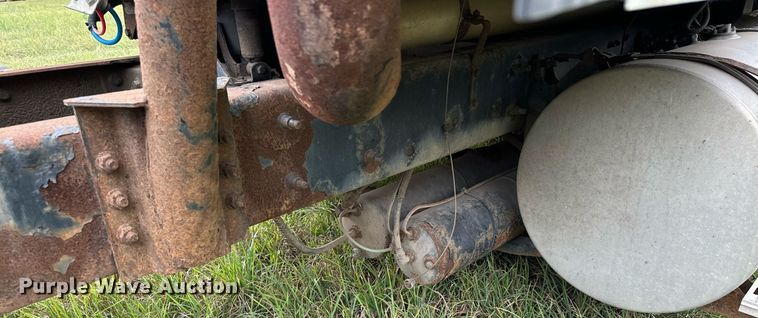 image for item MQ9431 2003 International 9200i  semi truck