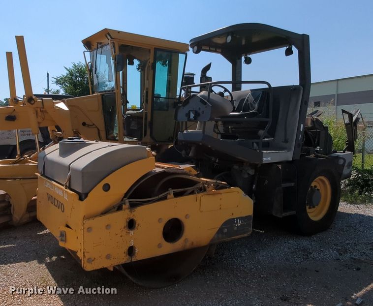 image for item MY9390 2011 Volvo SD77DA  single drum vibratory roller