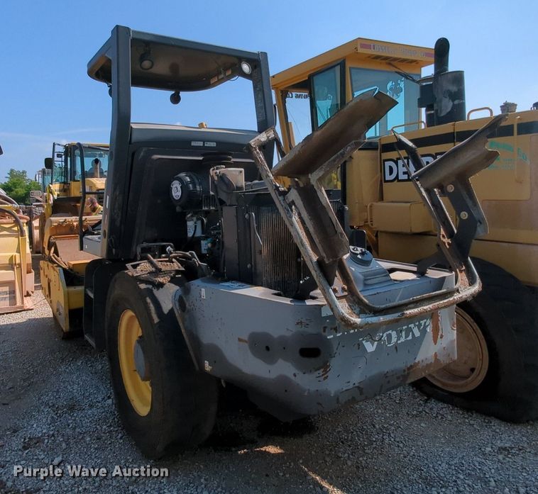 image for item MY9390 2011 Volvo SD77DA  single drum vibratory roller