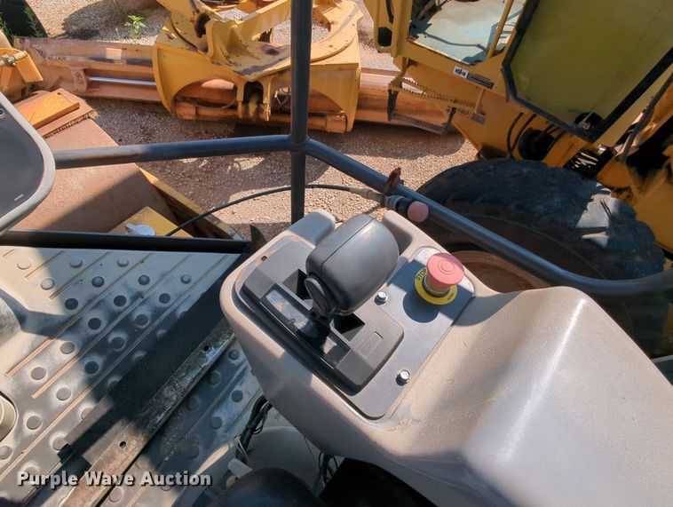 image for item MY9390 2011 Volvo SD77DA  single drum vibratory roller