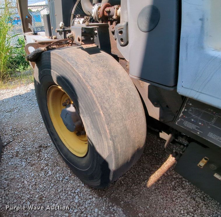 image for item MY9390 2011 Volvo SD77DA  single drum vibratory roller