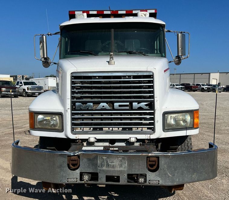 image for item NA9178 2000 Mack CH613 dump truck