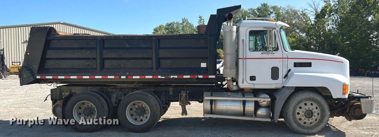 image for item NA9178 2000 Mack CH613 dump truck