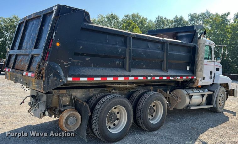 image for item NA9178 2000 Mack CH613 dump truck