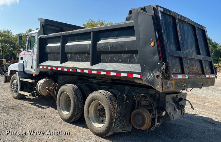 image for item NA9178 2000 Mack CH613 dump truck