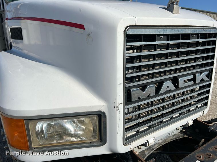 image for item NA9178 2000 Mack CH613 dump truck