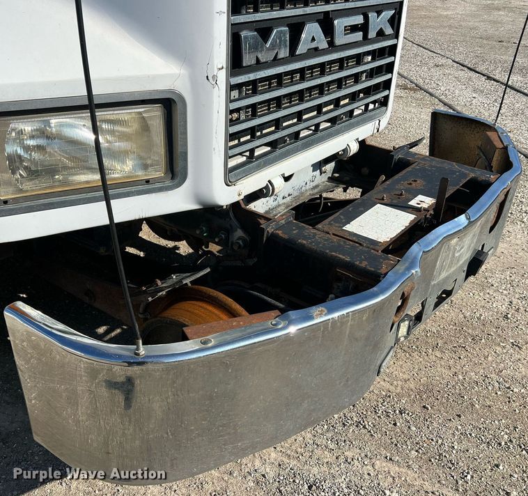 image for item NA9178 2000 Mack CH613 dump truck