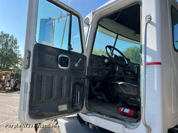 image for item NA9178 2000 Mack CH613 dump truck