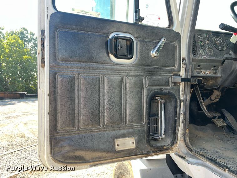 image for item NA9178 2000 Mack CH613 dump truck