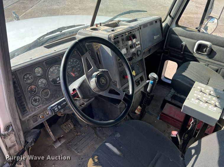 image for item NA9178 2000 Mack CH613 dump truck