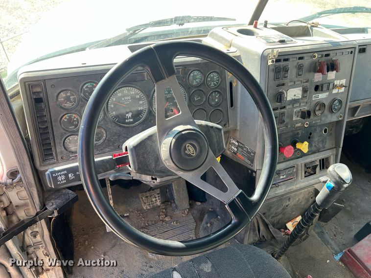 image for item NA9178 2000 Mack CH613 dump truck