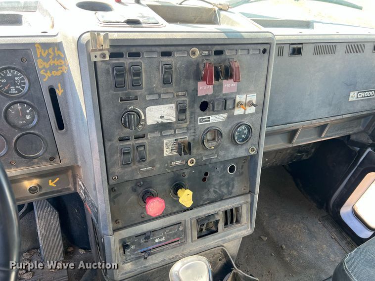 image for item NA9178 2000 Mack CH613 dump truck