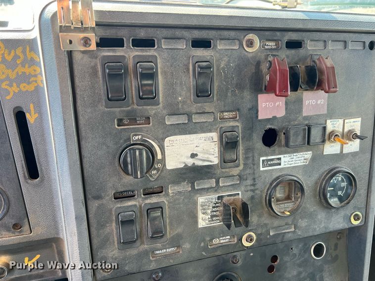 image for item NA9178 2000 Mack CH613 dump truck