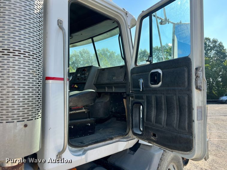 image for item NA9178 2000 Mack CH613 dump truck