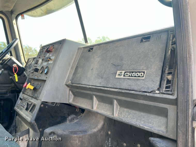 image for item NA9178 2000 Mack CH613 dump truck