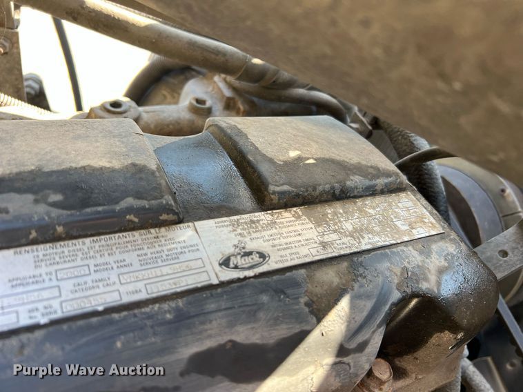 image for item NA9178 2000 Mack CH613 dump truck