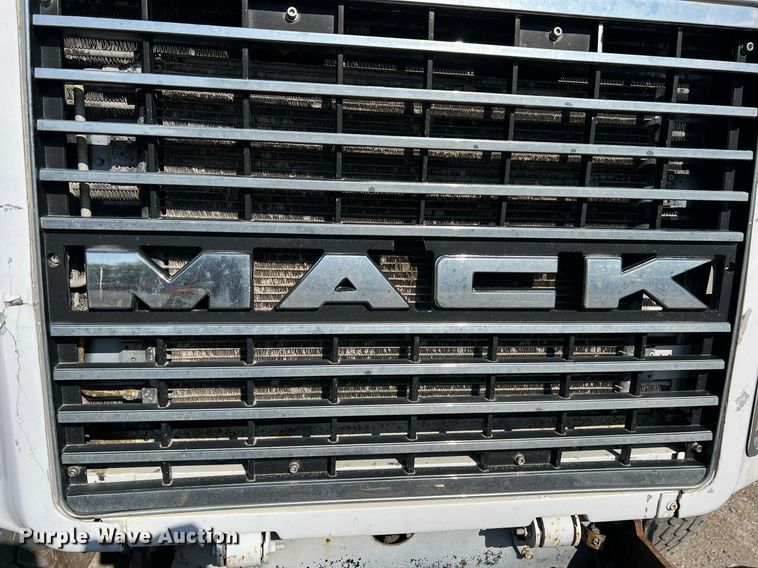 image for item NA9178 2000 Mack CH613 dump truck