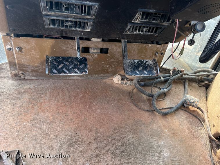 image for item NA9182 1994 Caterpillar Challenger 75C  tractor