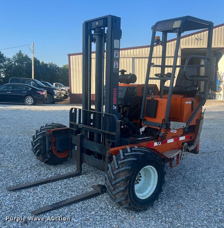 image for item NA9184 2004 Moffett M5500  forklift