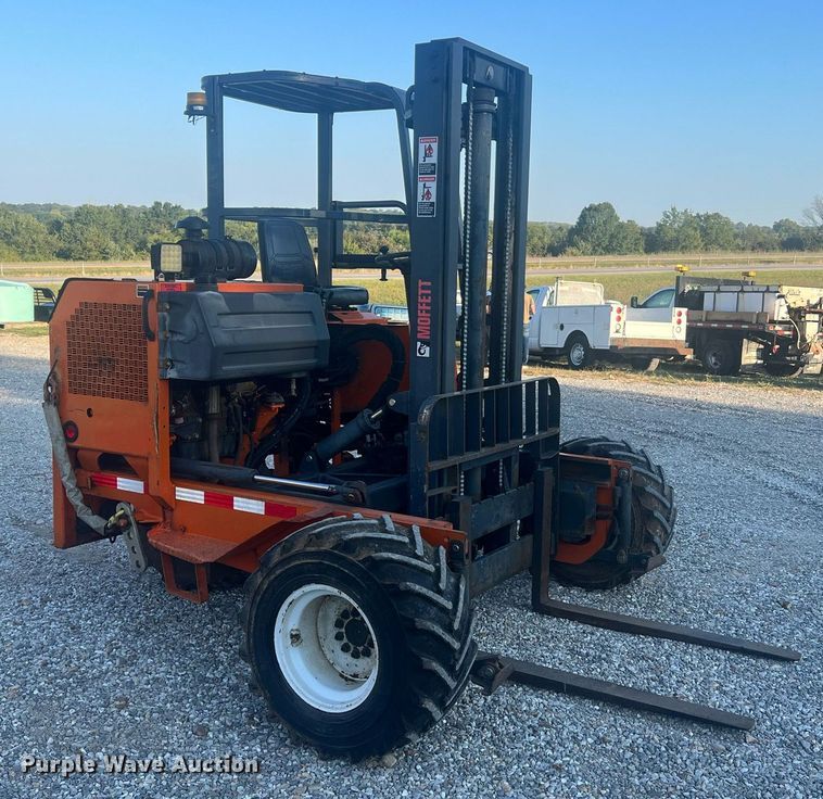 image for item NA9184 2004 Moffett M5500  forklift