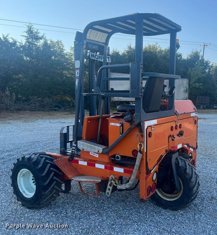 image for item NA9184 2004 Moffett M5500  forklift