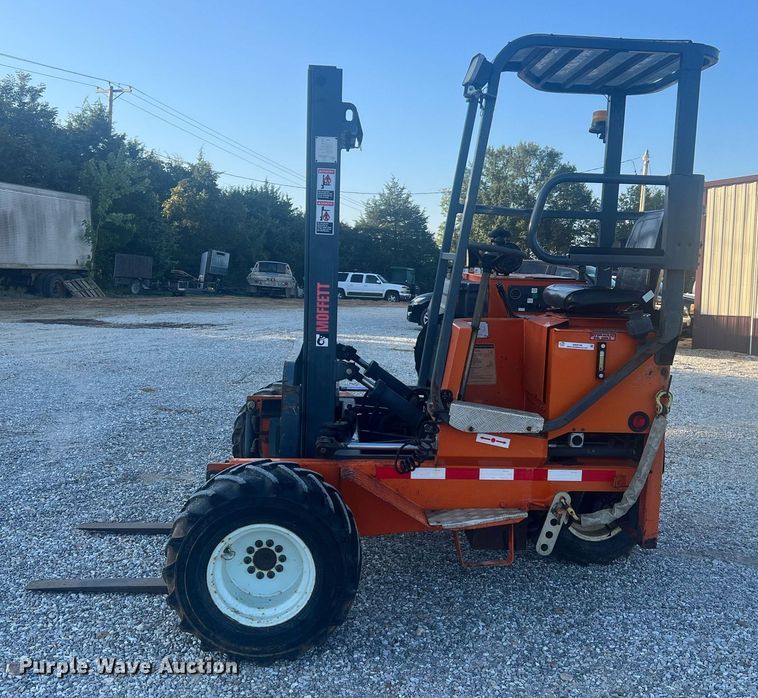image for item NA9184 2004 Moffett M5500  forklift