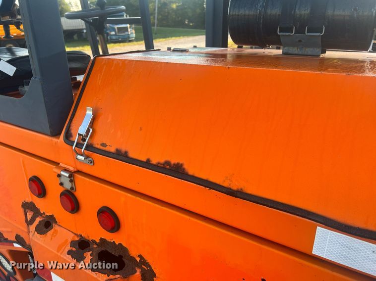 image for item NA9184 2004 Moffett M5500  forklift