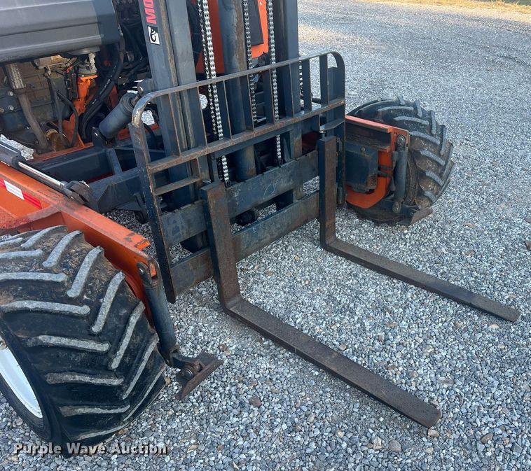 image for item NA9184 2004 Moffett M5500  forklift