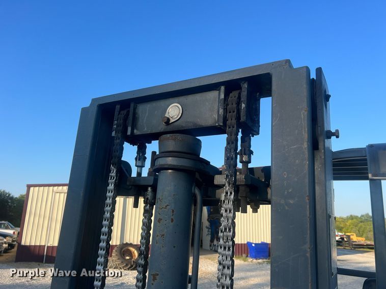 image for item NA9184 2004 Moffett M5500  forklift