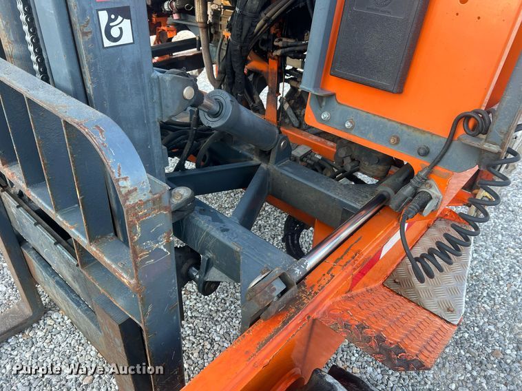 image for item NA9184 2004 Moffett M5500  forklift