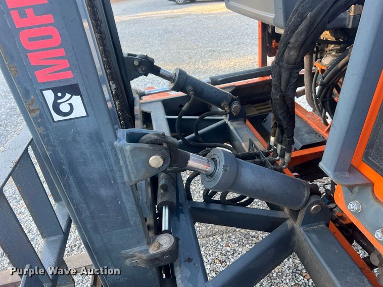 image for item NA9184 2004 Moffett M5500  forklift