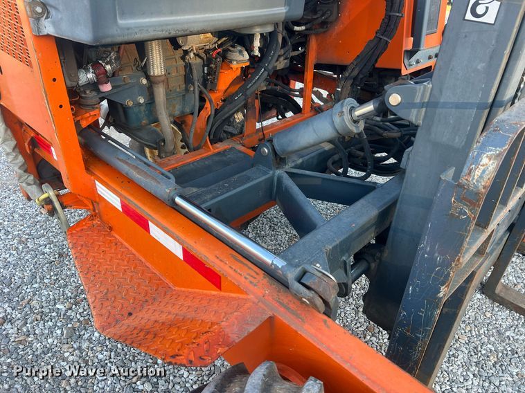 image for item NA9184 2004 Moffett M5500  forklift