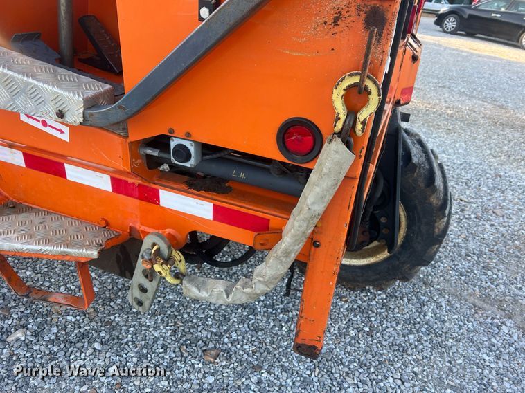 image for item NA9184 2004 Moffett M5500  forklift