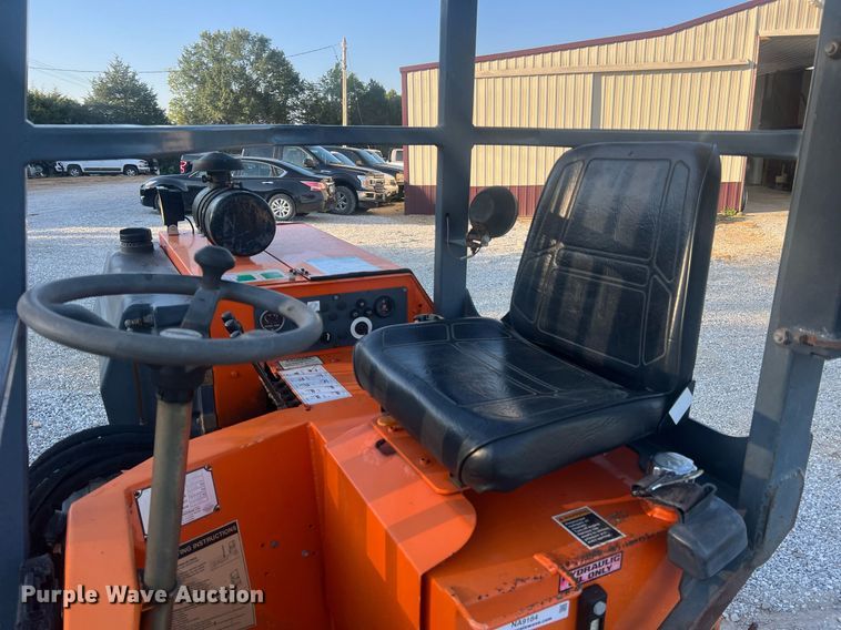 image for item NA9184 2004 Moffett M5500  forklift