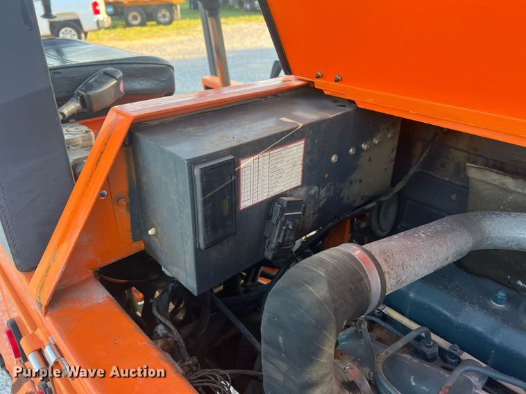 image for item NA9184 2004 Moffett M5500  forklift