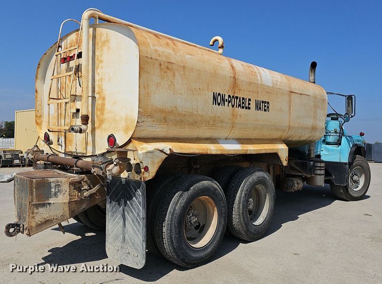 image for item NJ9766 1992 Mack DM690S  water truck