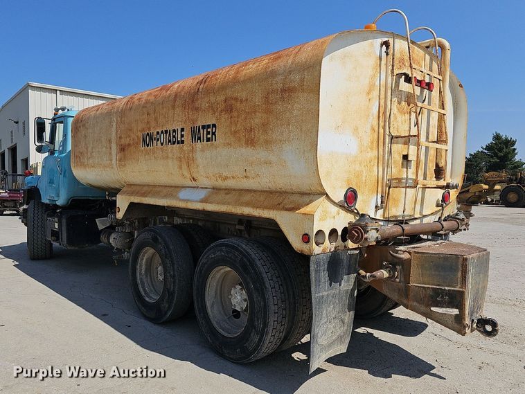 image for item NJ9766 1992 Mack DM690S  water truck