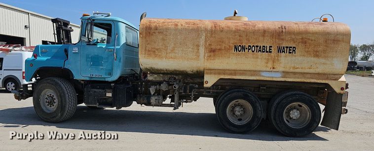 image for item NJ9766 1992 Mack DM690S  water truck