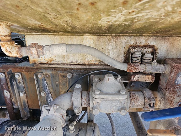 image for item NJ9766 1992 Mack DM690S  water truck