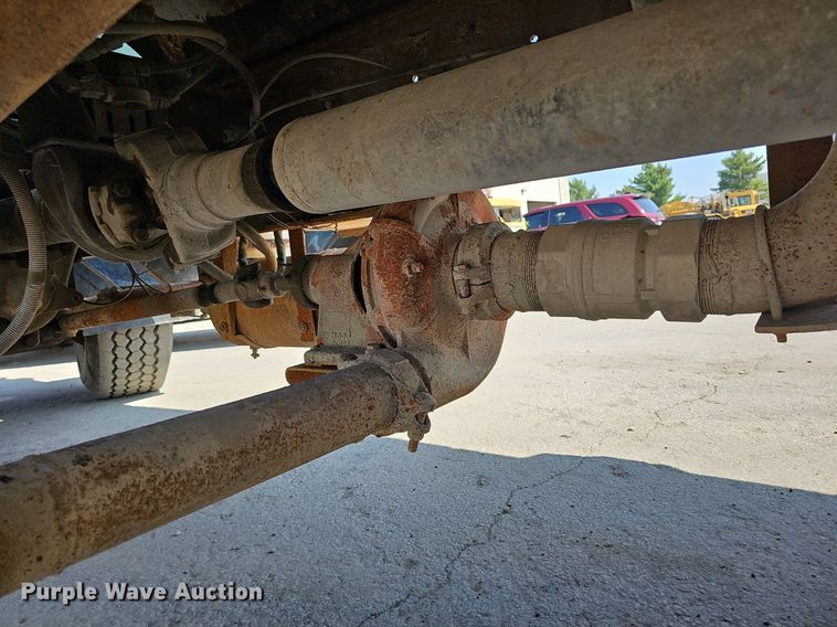 image for item NJ9766 1992 Mack DM690S  water truck