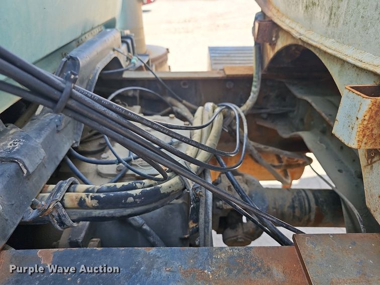 image for item NJ9766 1992 Mack DM690S  water truck