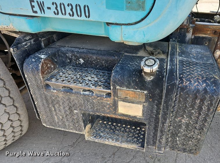 image for item NJ9766 1992 Mack DM690S  water truck